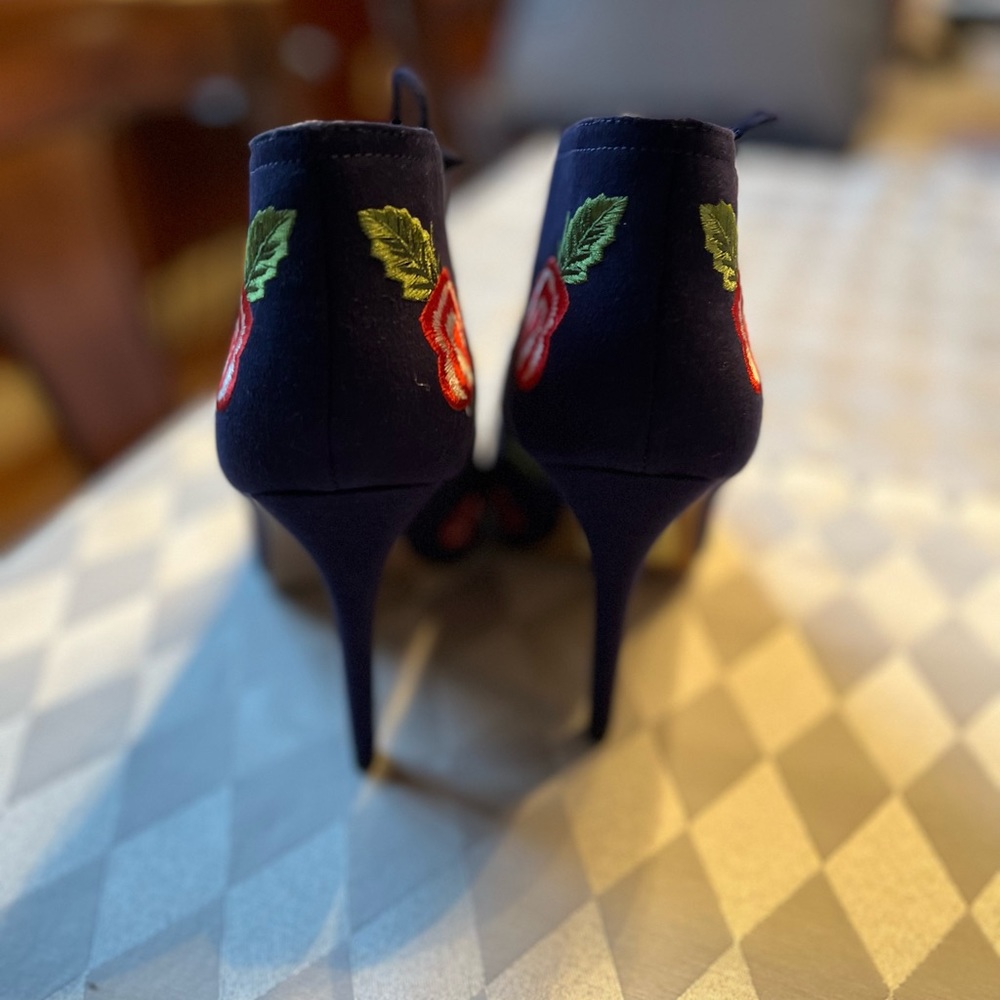 Betsey Johnson high heel shoes new without box - Picture 3 of 5